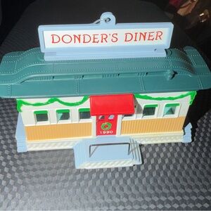 Hallmark Vintage 1990’z Donders Diner Christmas Ornament